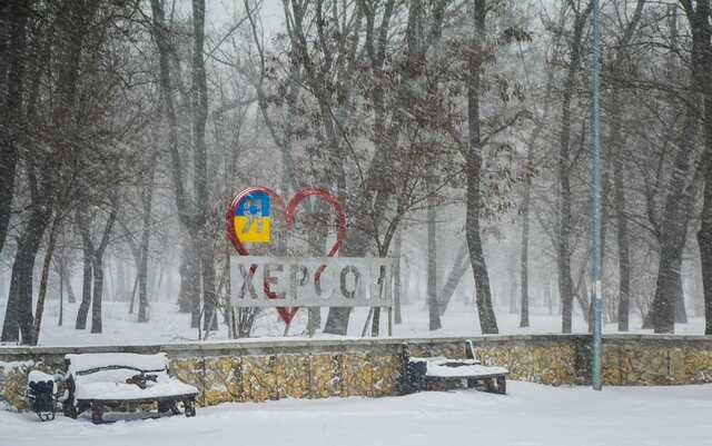 У Херсоні пролунало кілька вибухів, а потім зникло світло