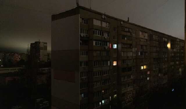В Киеве часть домов остаются без света со вчерашнего утра