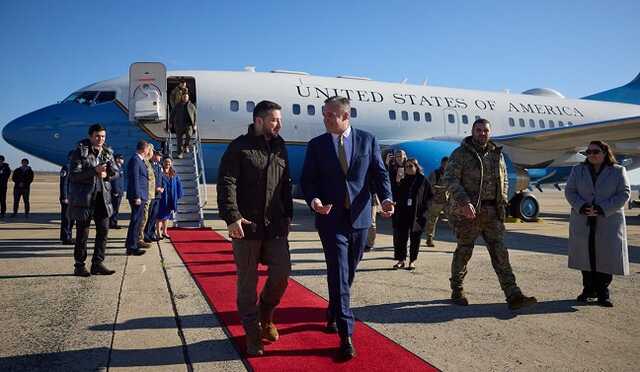 Зеленський опублікував фото, як його зустрічають після прильоту до Вашингтона