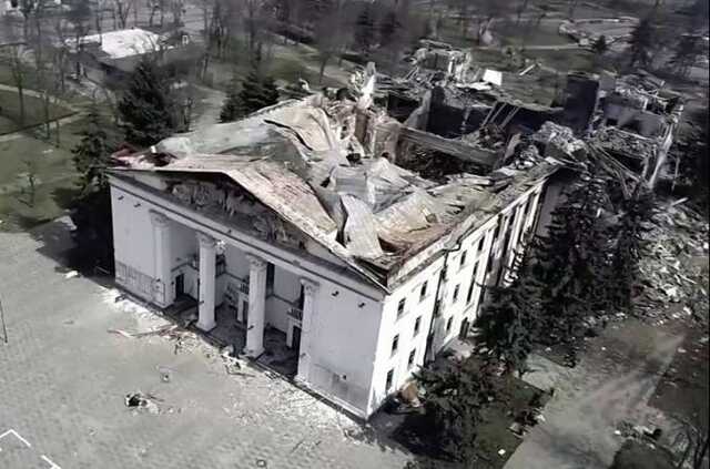 Оккупанты снесли драмтеатр в Мариуполе, подвал залили бетоном