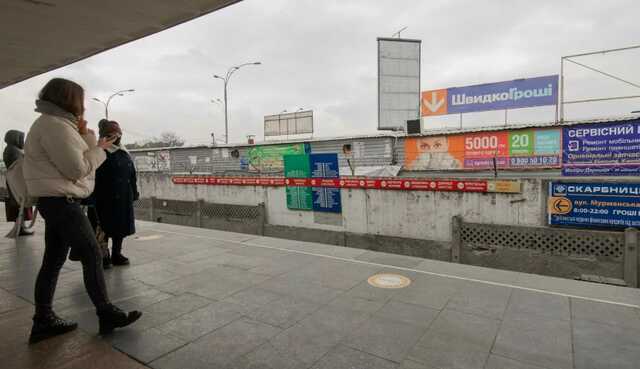 На станции метро "Лесная" мужчина упал под поезд, движение остановлено