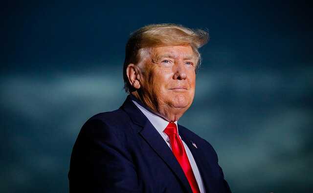 Дональд Трамп у різдвяному привітанні назвав Джо Байдена розумово відсталим