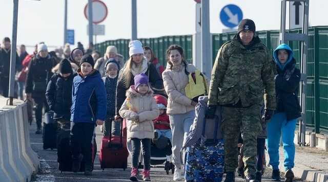 Українські біженці поспішають на свята додому