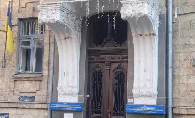 Оккупанты ударили по кардиологическому диспансеру в Херсоне, есть пострадавшие