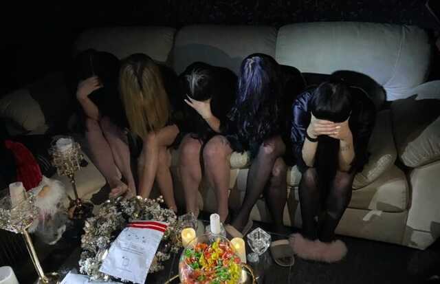 На Сумщині поліцейські припинили діяльність місця розпусти