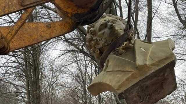 "Пушкінопад" дістався Краматорська на Донеччині: в Україні має бути українське