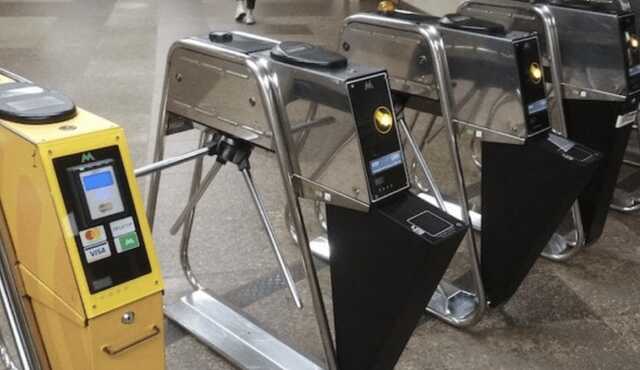 В метро Киева возобновили работу турникетов после сбоя