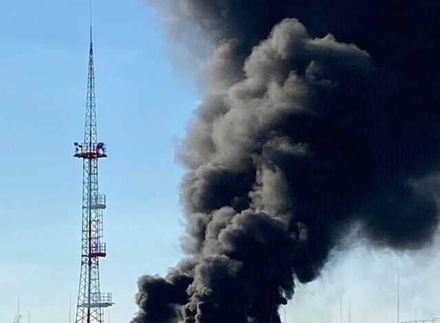 У Білгородській області РФ спалахнула потужна пожежа, піднявся чорний дим
