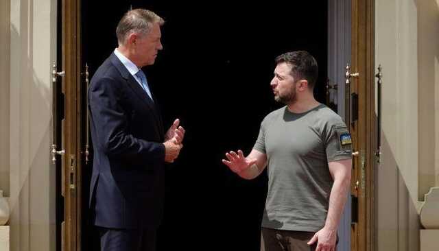 Президент Румунії попросив Зеленського переглянути закон про національні меншини