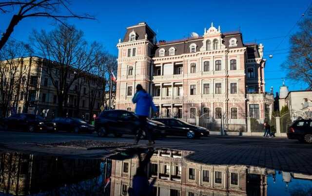 Посольство России в Риге сообщает о получении подозрительного свертка, - Delfi