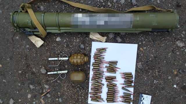 На Дніпропетровщині 56-річний чоловік продавав на вулиці гранатомет та гранати