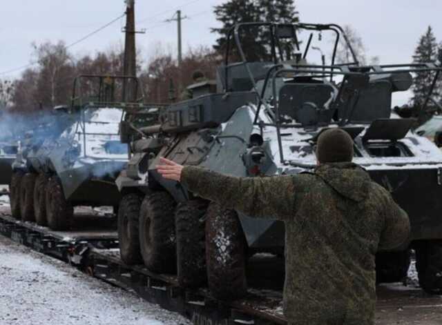 У Білорусь перекинули ще один ешелон із солдатами РФ: ходять групами по магазинам