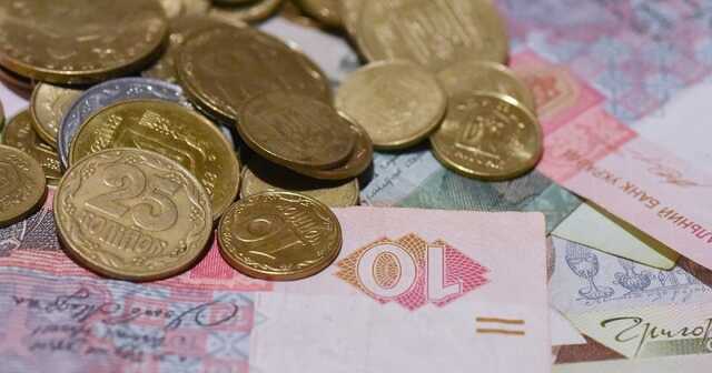 На захваченных территориях население продолжает рассчитываться в гривне