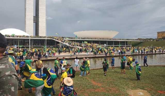 Новий президент Бразилії запровадив режим НС у столиці