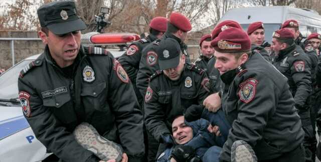 Задержаны 65 человек: в Армении выступили против российских "миротворцев" в Гюмри