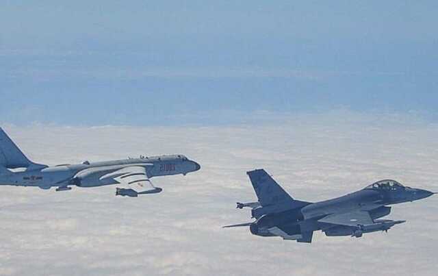 Почти 30 китайских самолетов вторглись в зону ПВО Тайваня