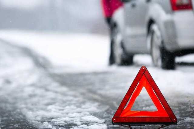 У Києві з ранку через ожеледицю сталось понад 30 ДТП: є потерпілі