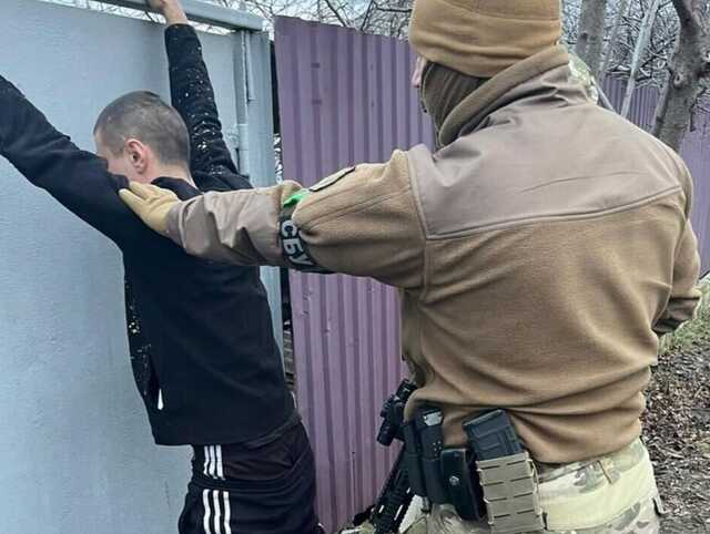 СБУ затримала колаборанта, який допомагав окупантам вивозити українське зерно з Харківщини