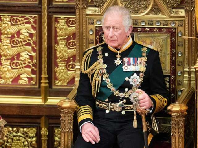Король Британии свой первый государственный визит совершит во Францию – СМИ