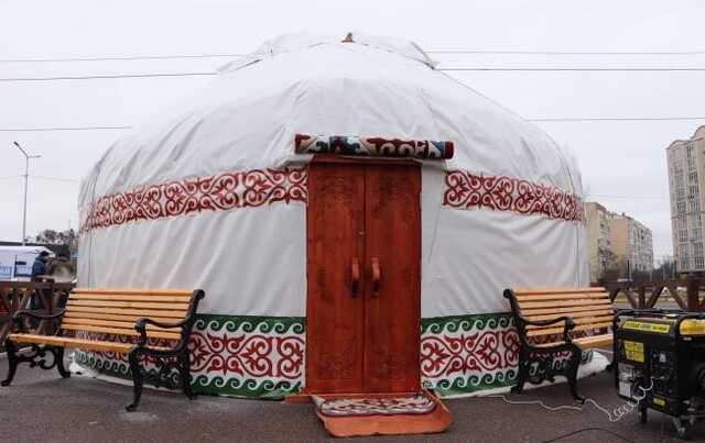 Россия обиделась на Казахстан из-за "юрты несокрушимости" в Буче. Астана ответила