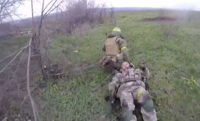 Український воїн витяг пораненого побратима з-під носа окупантів в районі Бахмута