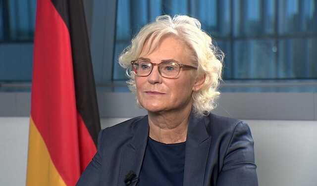 Глава Міноборони Німеччини вирішила подати у відставку, - Bild