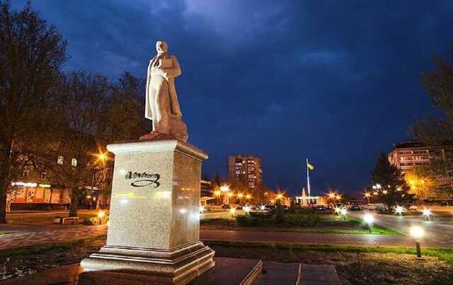 Окупанти вночі демонтували пам’ятник Шевченку у центрі Мелітополя