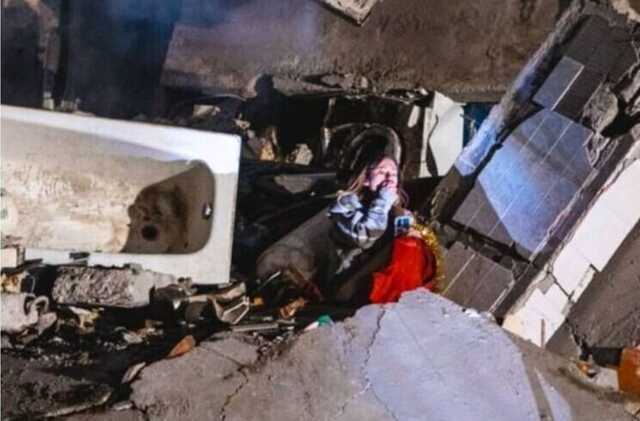 "Він зберіг": дівчина, яку врятували із завалів будинку у Дніпрі, втратила коханого на фронті