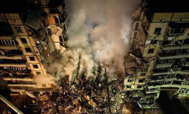 Появилось видео поисков людей под завалами рухнувшего дома в Днепре