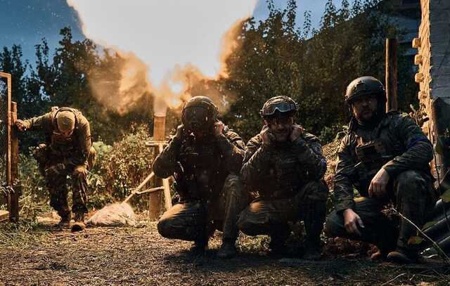 РФ пытается наступать на Донбассе, а ВСУ сбили враждебный Су-25, - Генштаб