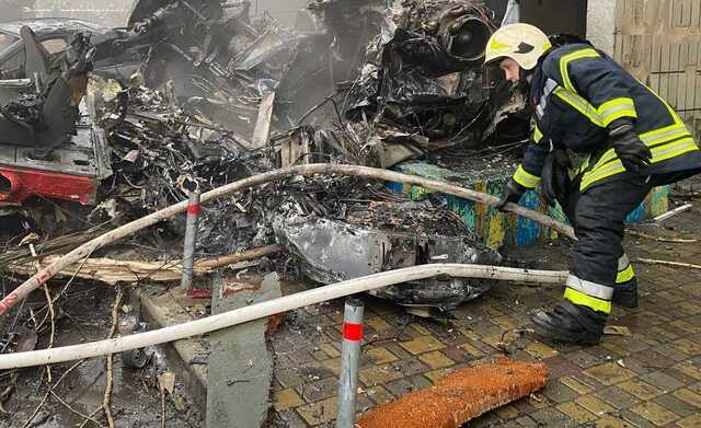 У мережі з’явилися фото та відео наслідків падіння вертольота у Броварах