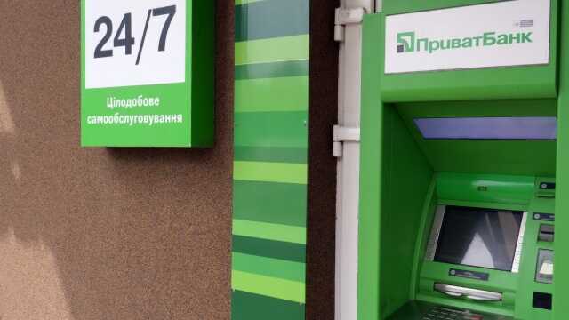 Украинцы сняли более 818 млрд грн наличных в Приватбанке в 2022 году