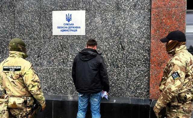 СБУ у Сумах затримало агента ФСБ, який намагався влаштуватися у військову адміністрацію