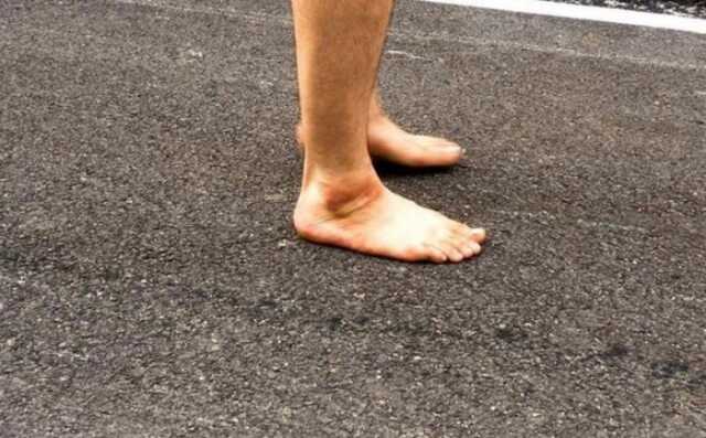 В Тернополе по улицам бегал мужчина без одежды