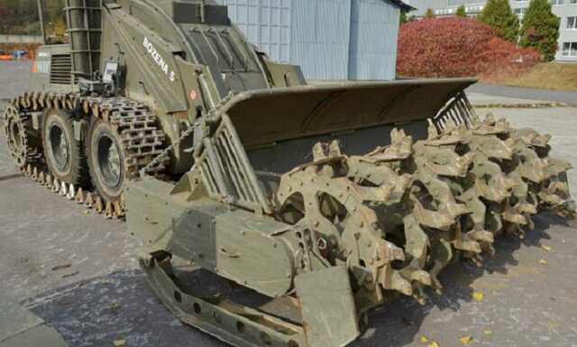 ЗСУ отримали Bozena-5: як допомагають словацькі машини розмінування