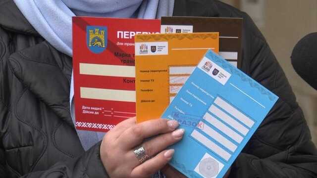 Очільник львівських патрульних подарував дівчині недійсну перепустку до центра міста