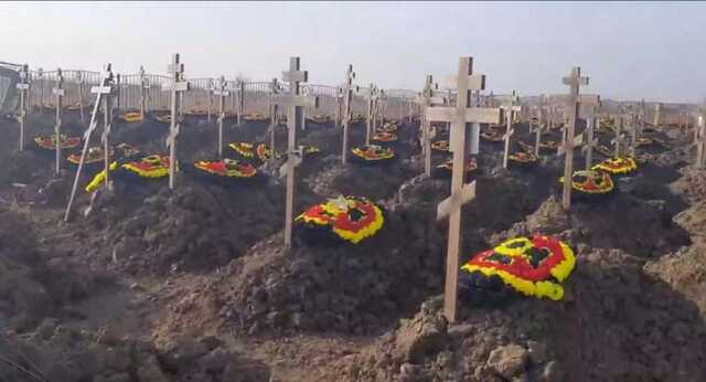 Безіменні могили та фірмові вінки: у мережі показали величезний цвинтар "Вагнера"