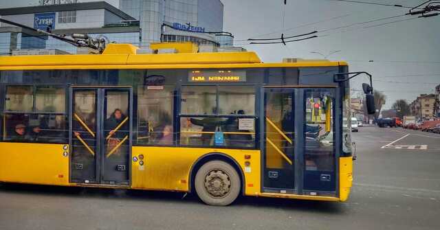 У Хмельницькому зупинили рух тролейбусів