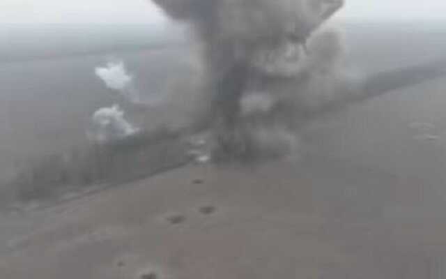 Відео знищення ворожого складу боєприпасів на запорізькому напрямку