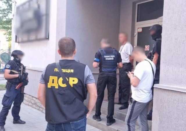 "Диванний" мільйон і махінації з бронежилетами: найгучніші шахрайства на закупівлях Міноборони