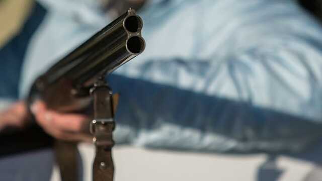 В России в центре Махачкалы мужчина открыл стрельбу из дробовика, его разыскивают