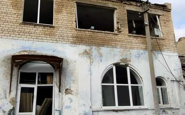 Окупанти обстріляли адмінбудівлю на Херсонщині: є жертва та тяжкі поранені