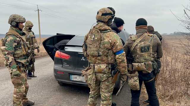 В Сумській області злочинці допомагали окупантам обмінювати награбовані гривні на рублі