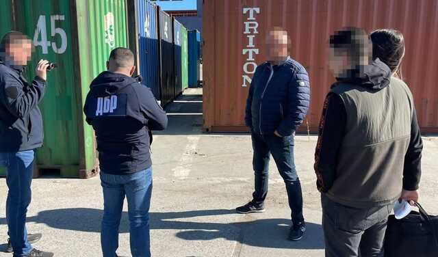 Одеському митнику висунули підозру у зловживаннях