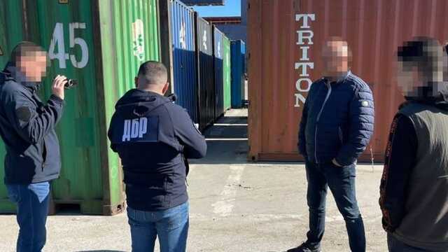 Одеському митнику висунули підозру у зловживаннях