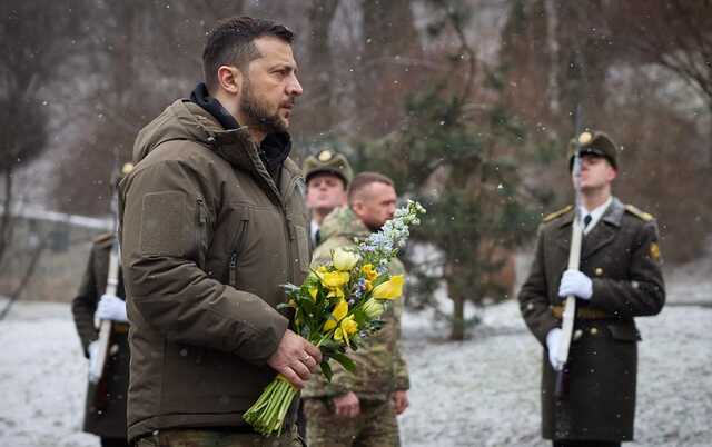 Зеленський з Залужним вшанували пам’ять полеглих Героїв Крут