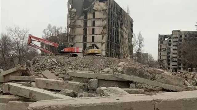 З’явилися фото та відео знесення зруйнованих будинків у Маріуполі