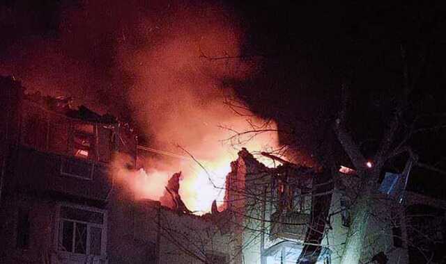 Удар по Харкову: зруйновано поверх одного з під’їздів, відомо вже про трьох постраждалих