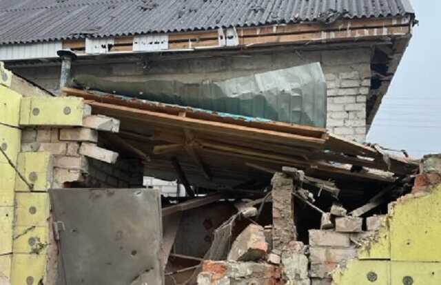 Росіяни атакували житловий квартал у Кураховому: є постраждала