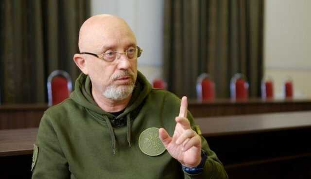 Резников в Париже встретится с министром обороны Франции